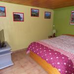 DEUX PIECES COQUETTES DANS MAISON CALME