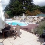 Chambre à louer dans maison avec jardin et piscine