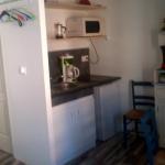 Studio climatisé dans maison de village face au château