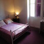 Chambre rouge en coloc