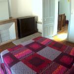 Grand chambre petite village