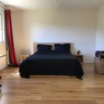 Grande Chambre meublée avec accès cuisine