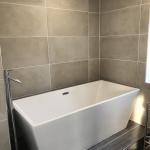 CHAMBRE DANS UNE MAISON MODERNE AVEC PISCINE