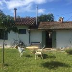 Une grande chambre dans Maisonnette de pays