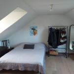 Grande chambre lumineuse a l'étage
