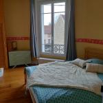 Chambre spacieuse dans maison familiale