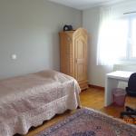 Belle chambre dans grande maison moderne