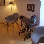 Grande chambre avec salon privé, dans charmante maison