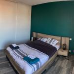 Chambre spacieuse vue dégagée avec balcon privé