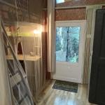 Coin couchage chez l’habitante dans grande maison coloréee