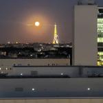 PARIS LA DEFENSE 3 MINUTES METRO ESPLANADE DE LA DEFENSE