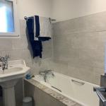 Chambre meublée avec sanitaires à louer