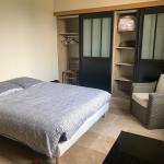 Chambre meublée avec sanitaires à louer