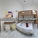 Chambre mezzanine vanille sans fenêtres de 1 a 4 personnes