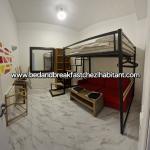 Chambre mezzanine noire sans fenêtres de 1 à 4 personnes