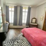 Chambre dans appartement typique