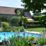 Chambre dans maison avec piscine