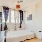 Chambre meublée en colocation