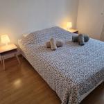 Chambre privée chez l'habitant, dans Villa avec Jardin