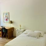 Grande chambre lumineuse avec salle d’eau privée – 20 m²