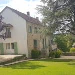 Grande chambre avec salle de bain et wc privatifs dans maison partagée