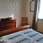 Chambre au calme et simple, cuisine à dispo