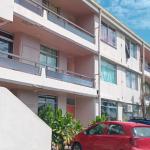 UNE CHAMBRE AVEC SALLE DE BAIN PRIVATIVE