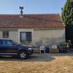 Chambre dans maison avec jardin .