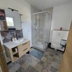 Chambre individuelle avec salle de bain et jardin