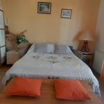 Canapé-lit dans salon confortable