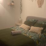 Chambre tout confort dans maison avec jardin