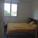 Chambre avec placard  + salle de douche privée