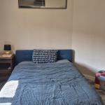 Chambre avec bureau