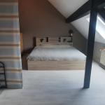 Grande chambre etudiant dans maison familiale
