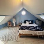 Chambre meublée à louer dans une maison de village