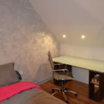 TRES BELLE CHAMBRE DANS JOLIE MAISON