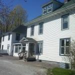 Logement  de 4 Chambres sur 2 étages en face du college stanstead