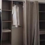 Chambre de 18 m2 et accès à SDB et cuisine