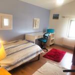 Chambre  Bleue, cuisine, SDE, 10km sud ouest de Lyon