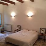 Grande chambre indépendante avec salle de bains privée