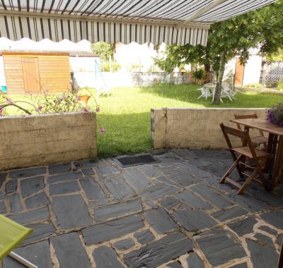 DEUX PIECES COQUETTES DANS MAISON CALME