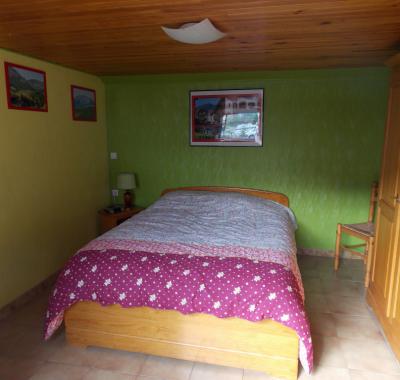 DEUX PIECES COQUETTES DANS MAISON CALME