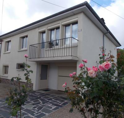 DEUX PIECES COQUETTES DANS MAISON CALME