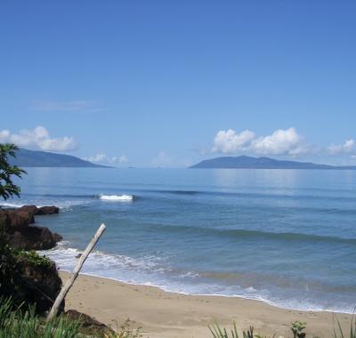 Bungalow bord de plage face Nosy Bé
