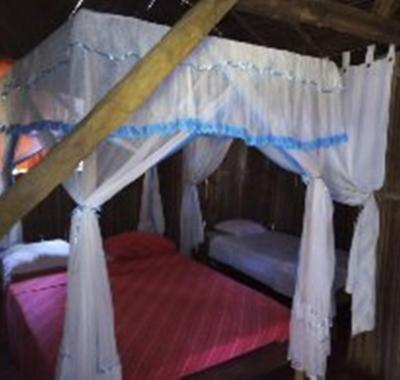 Bungalow bord de plage face Nosy Bé