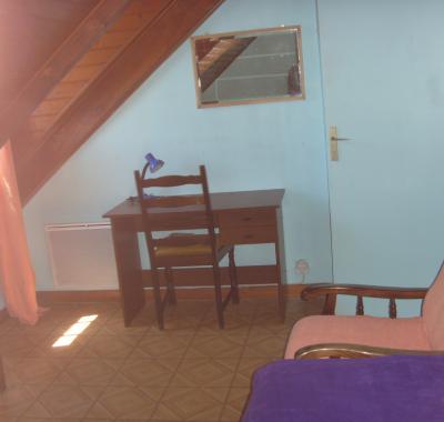 Chambre meublée à louer chez l'habitant