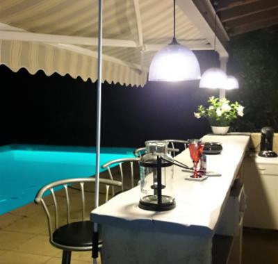 Carcasssonne (15 mn) - Gîte de 100M2, piscine sécurisée, Pool house ,