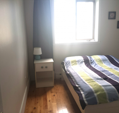 Chambre jolie et familier