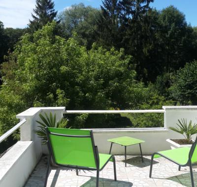 2 chambres à louer dans maison au centre-ville.