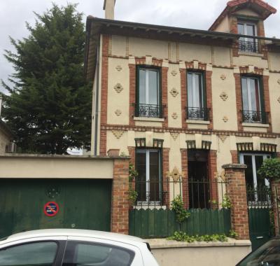Chambre à louer dans une maison de charme avec jardin